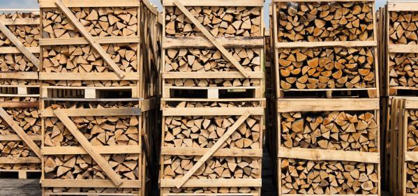 Stacking kiln dried log crates: how to do it safely