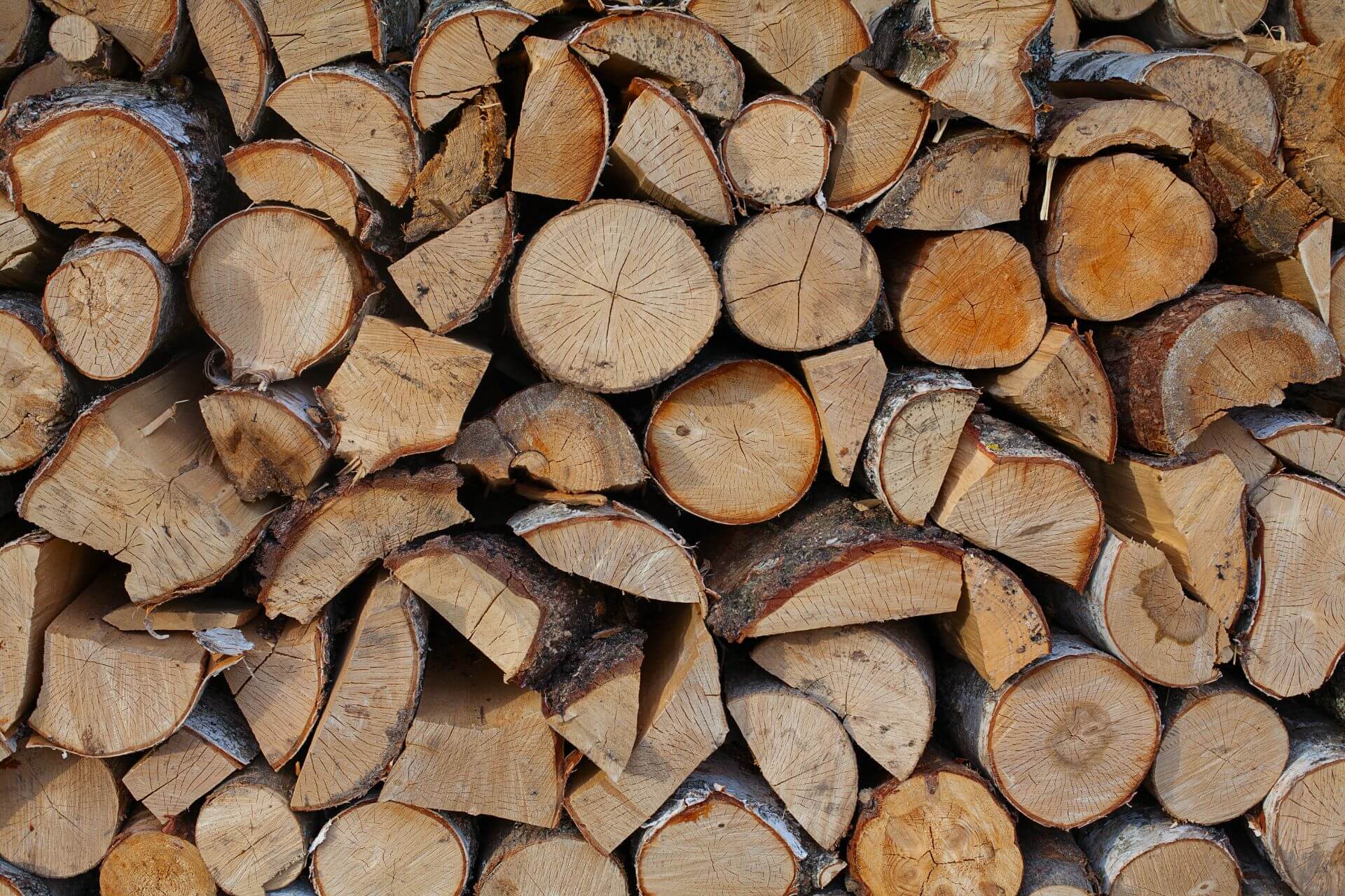 The benefits of buying kiln dried mixed logs